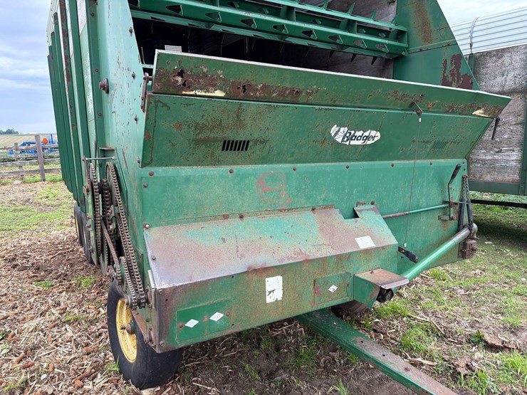badger-18ft-front-unload-silage-wagon-image-14