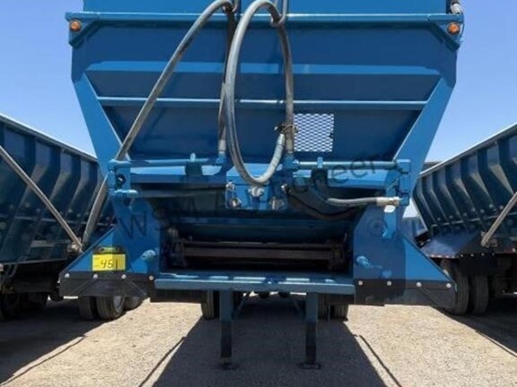 2012-versa-v-bottom-spreader-trailer-image-2