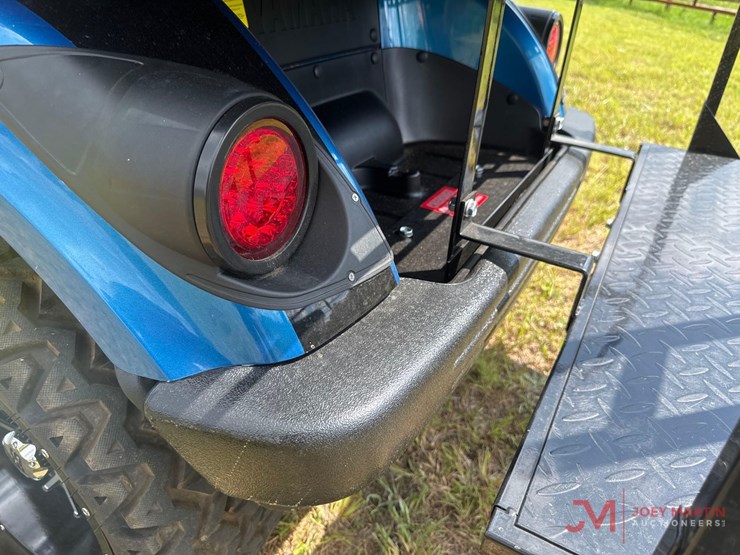 yamaha-4-seater-gas-powered-golf-cart-image-12