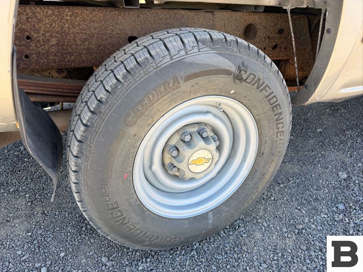 2002-chevrolet-silverado-2500hd-image-13