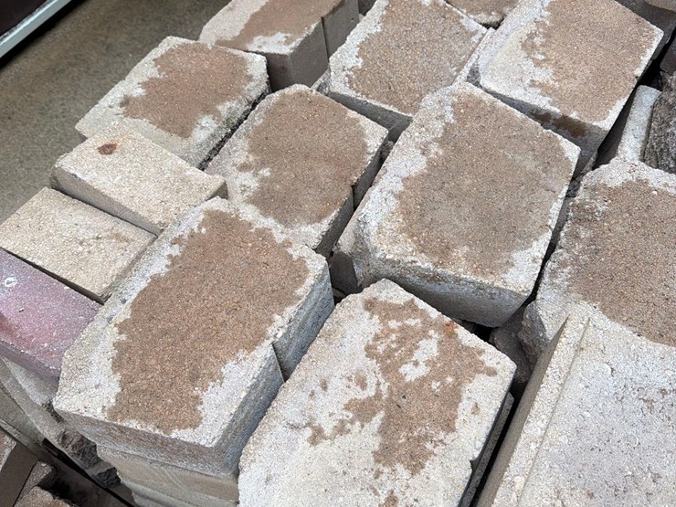 2-pallets-of--landscape-blocks-image-4