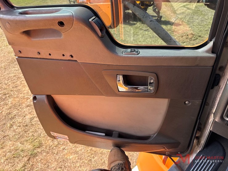 2013-kenworth-t660-image-33