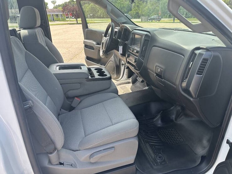 2018-chevrolet-silverado-2500hd-image-8
