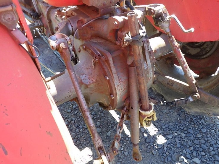 massey-ferguson-mf35-tractor-image-19