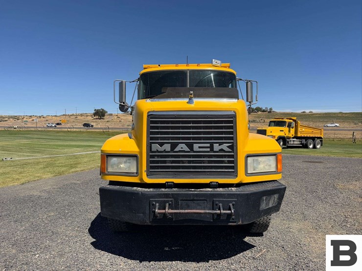 1999-mack-cl713-image-9