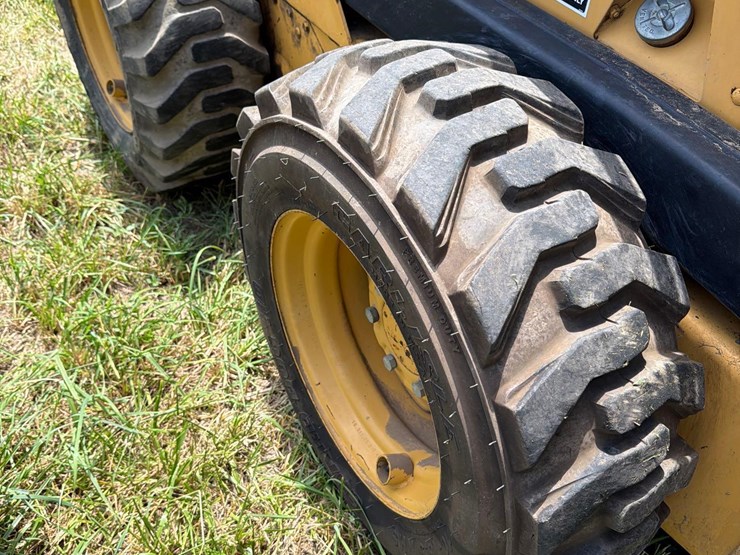 new-holland-l553-image-7