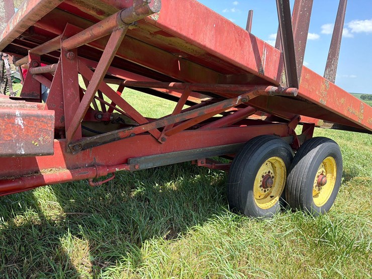 new-holland-1030-image-8