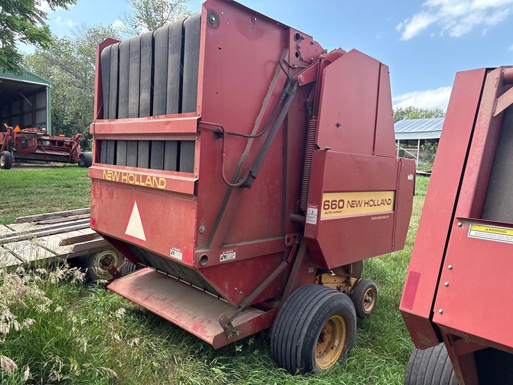 new-holland-660-image-3