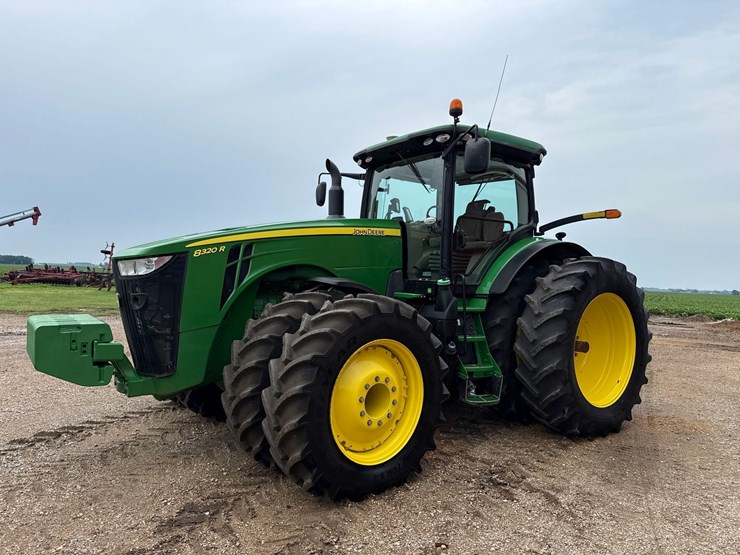 2014-john-deere-8320r-image-6