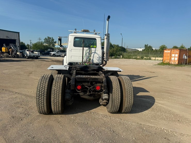 #2073-•-1991-mack-rd360s-day-cab-truck-tractor-image-4