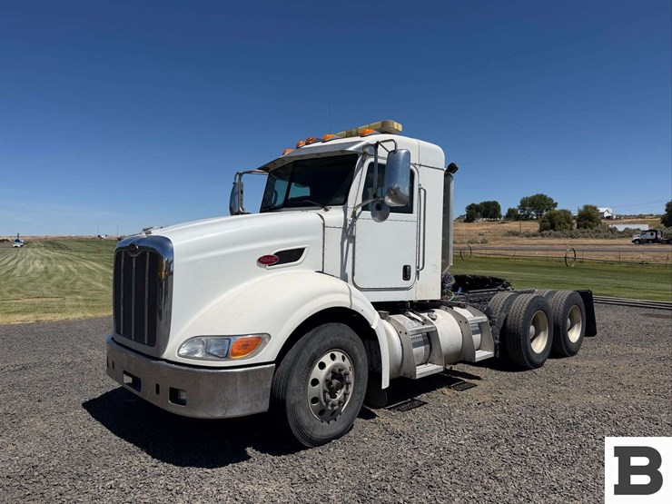 2012-peterbilt-384-image-1