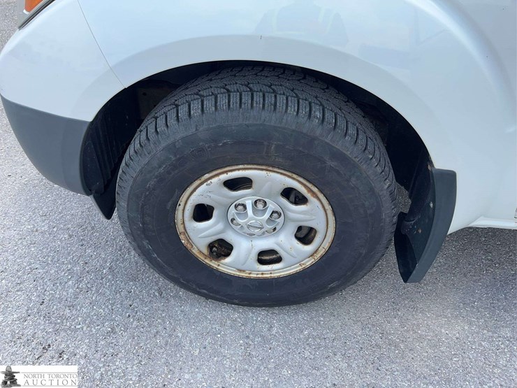 2013-nissan-frontier-image-24