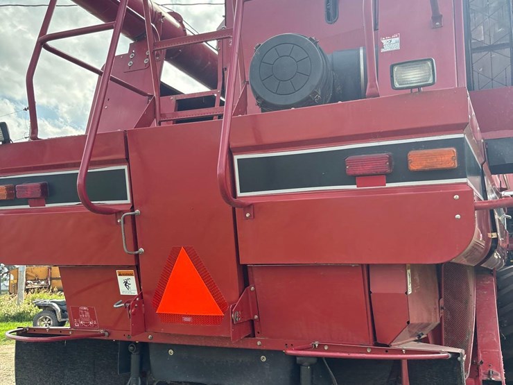 2006-international-2388-axle-flow-combine-image-32