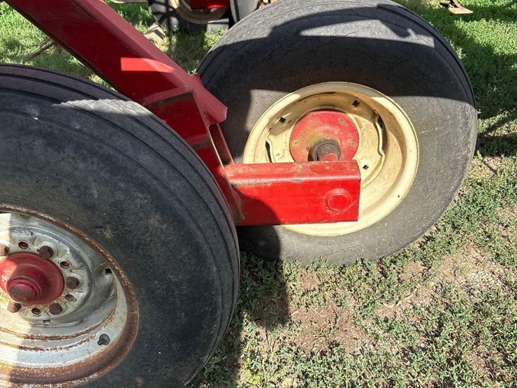 case-ih-4300-image-9