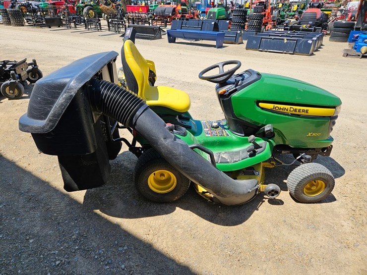 john-deere-x300-image-10