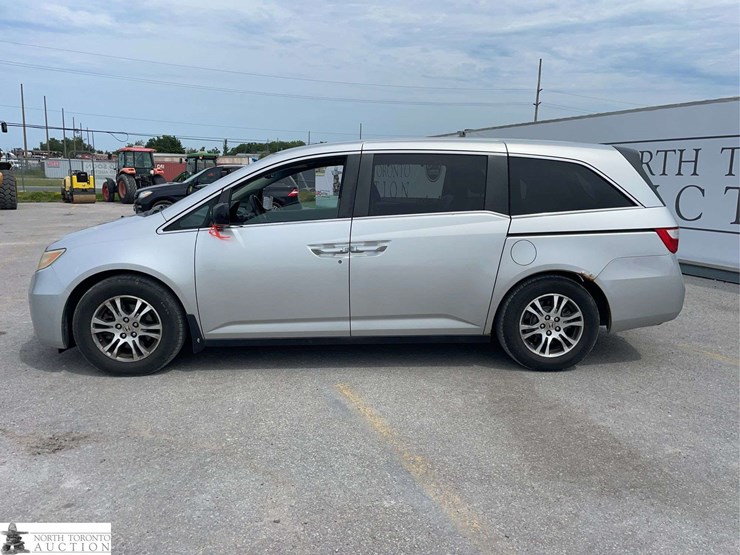 2011-honda-odyssey-image-8