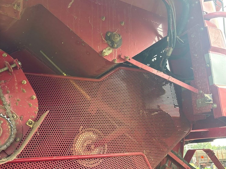 2006-international-2388-axle-flow-combine-image-49