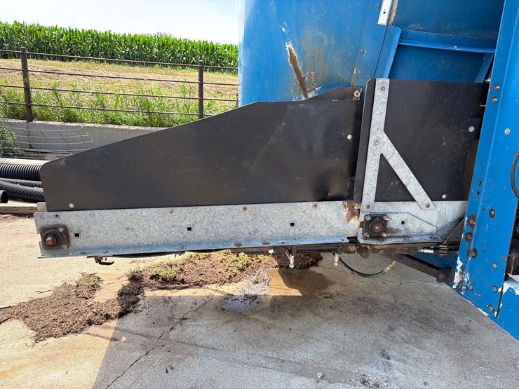 sac-3655-maxi-mixer-feeder-wagon-image-12