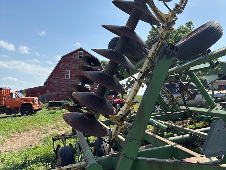 john-deere-230-image-5