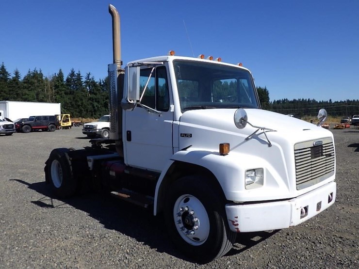 2000-freightliner-fl70-image-3