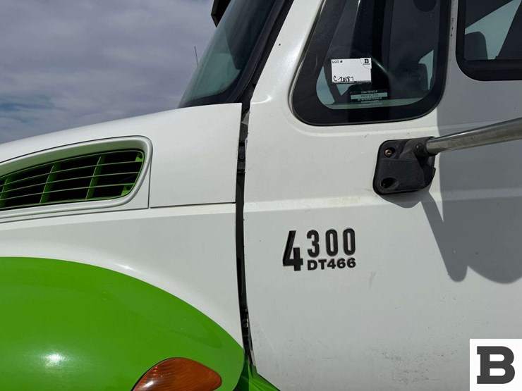 2006-international-durastar-4300-image-12