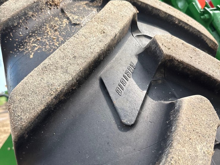 2013-john-deere-8235r-image-27