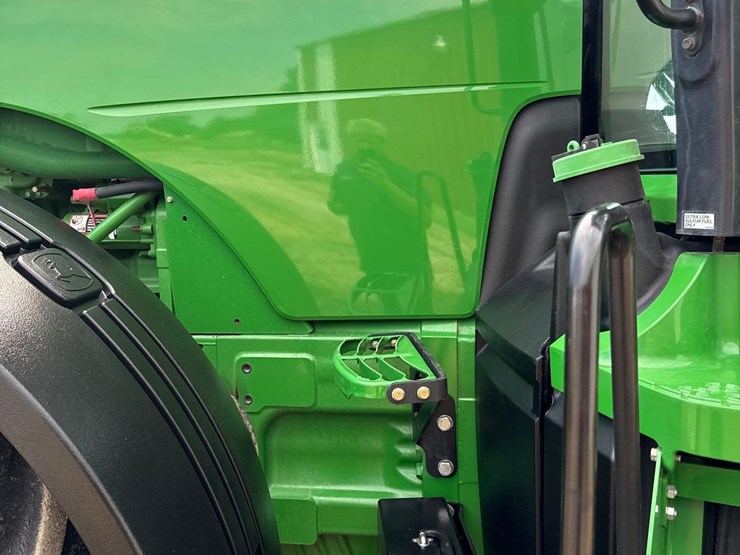2013-john-deere-8235r-image-32