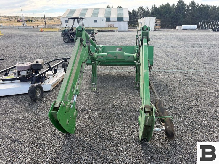 2019-john-deere-520m-image-4