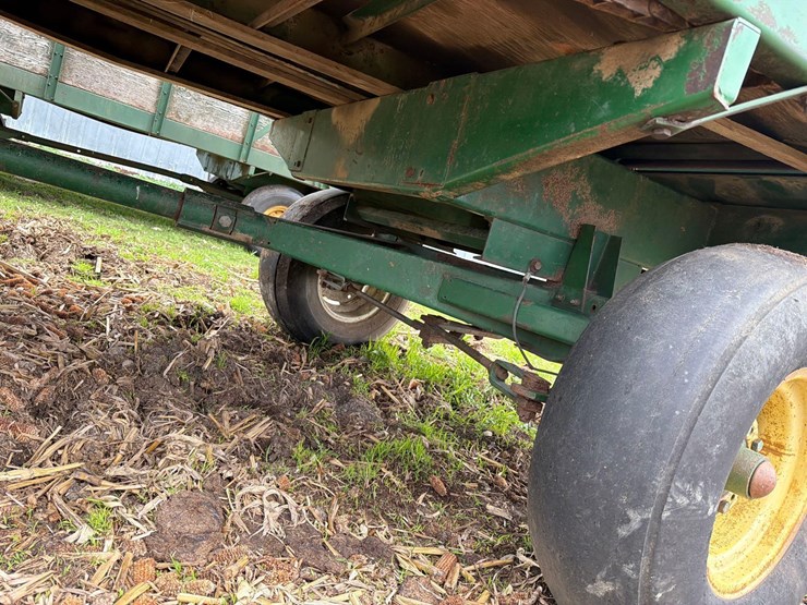 badger-18ft-front-unload-silage-wagon-image-19