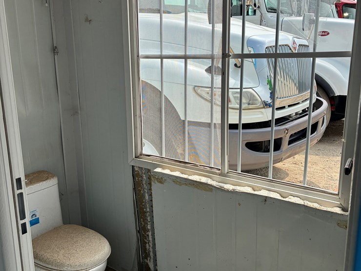 portable-office-with-bathroom-image-4