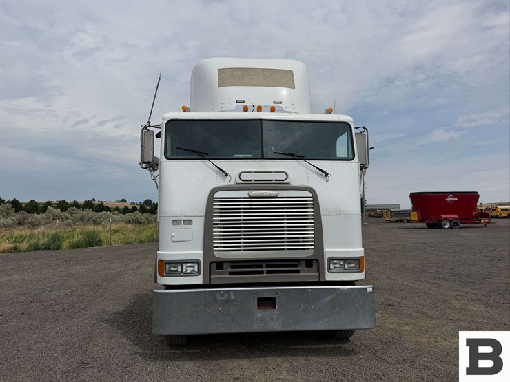 1997-freightliner-flb-high-coe-tractor-truck-image-8