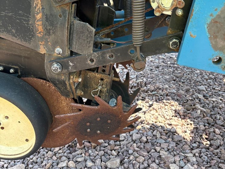 kinze-2210-image-14
