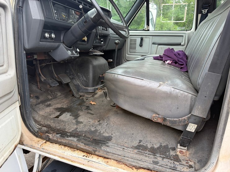 ford-f700-image-34