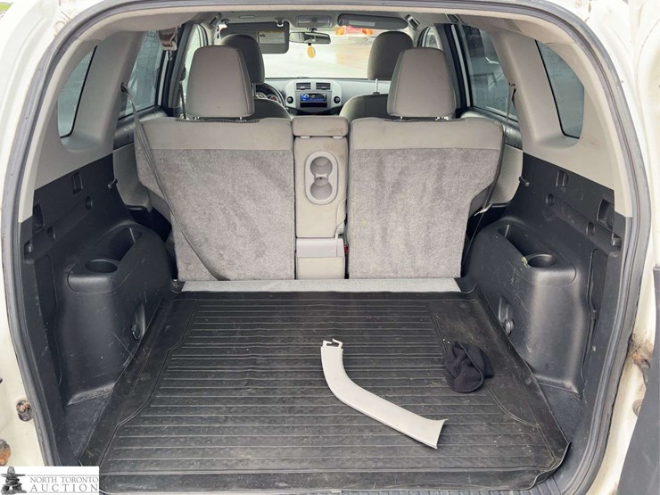 2011-toyota-rav4-image-33