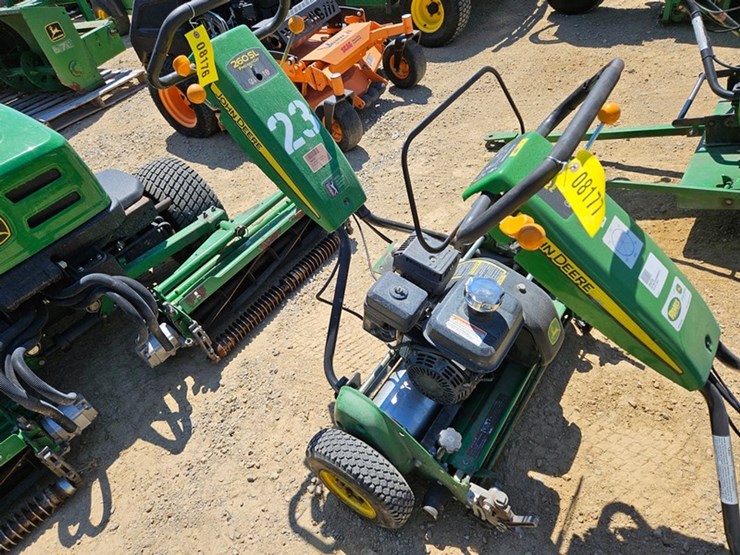 john-deere-220-image-7