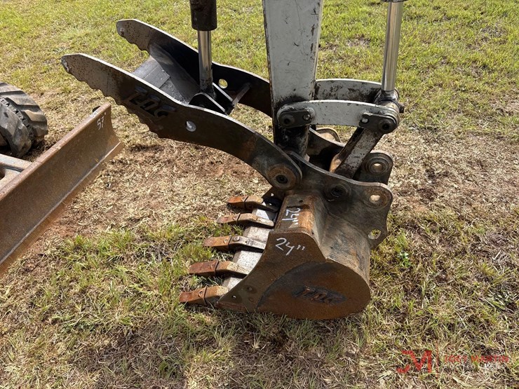 takeuchi-tb230-image-17