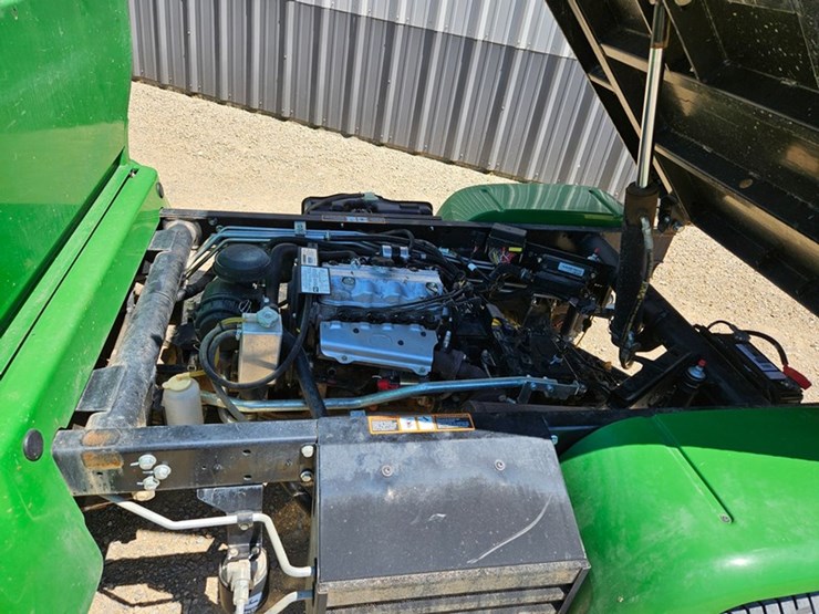 2016-john-deere-gator-image-19