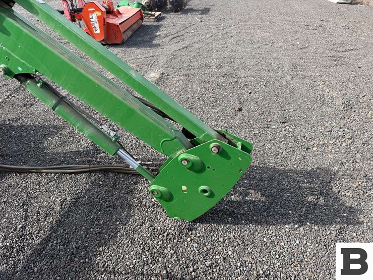 2019-john-deere-520m-image-16