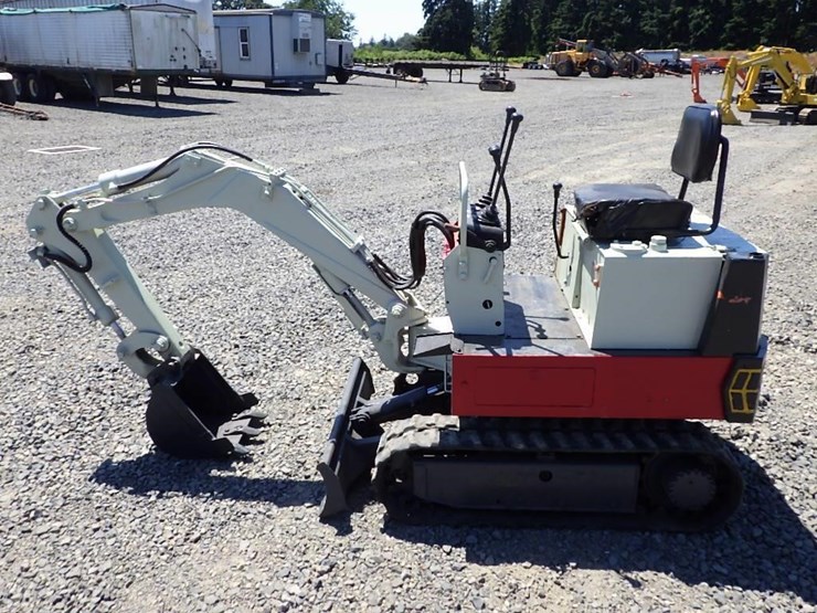 takeuchi-tb080-image-8