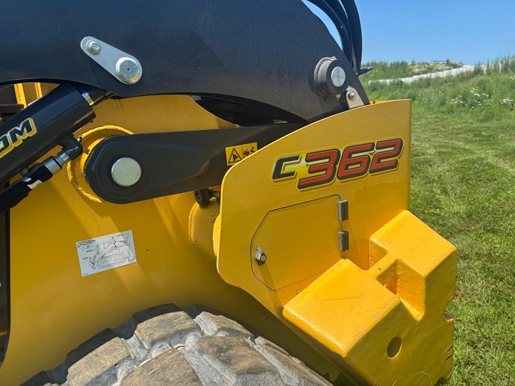 2025-new-holland-c362-image-12