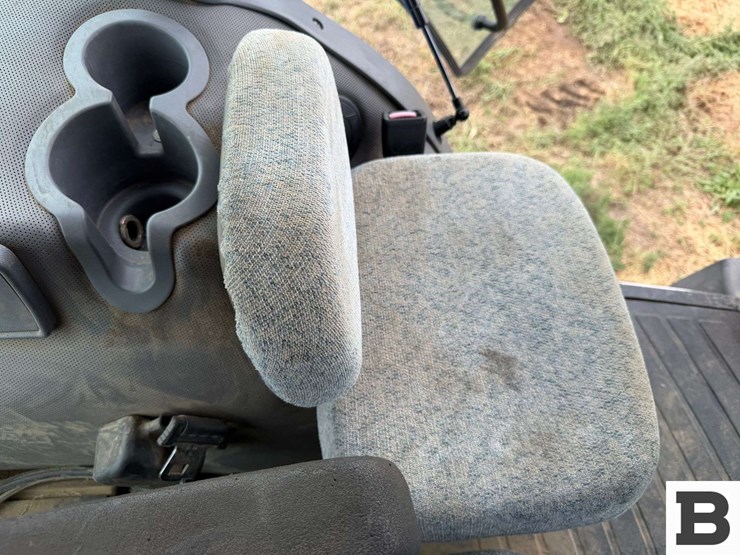 2007-new-holland-tg305-image-102
