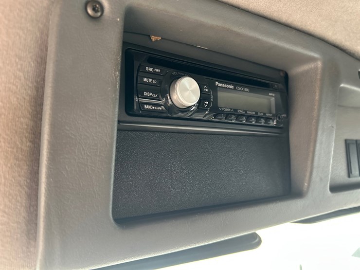 2003-freightliner-fl112-image-118