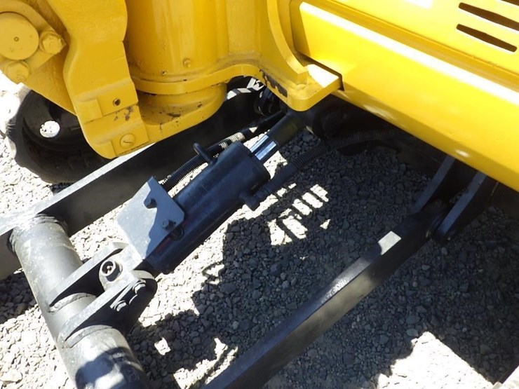 komatsu-pc35mr-1-image-12