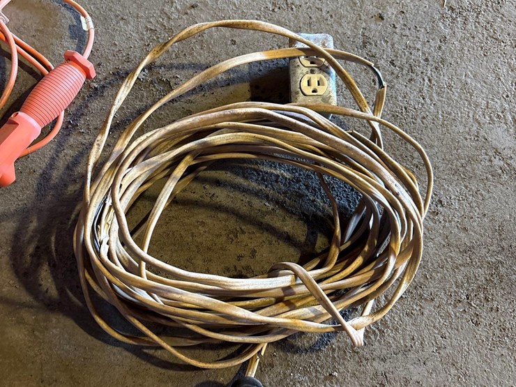 extension-cords-&-work-light-image-5