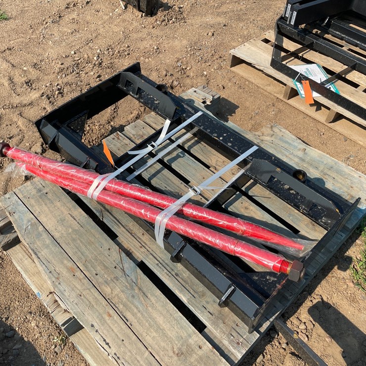 #18356 • 2026 GIYI Skid Steer Bale Fork (Princeton, MN)