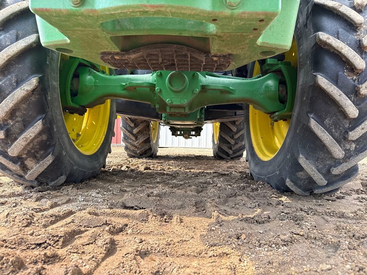 2013-john-deere-8235r-image-39