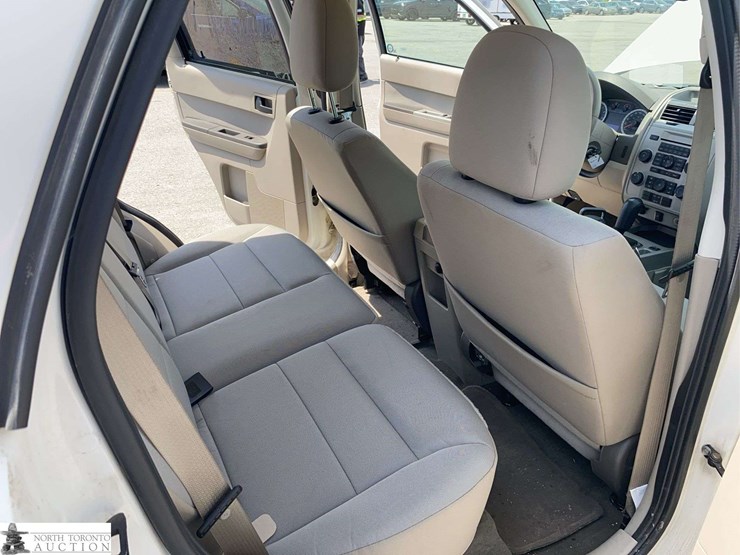 2011-ford-escape-image-15