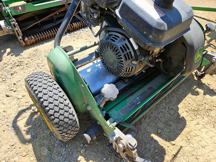 john-deere-220-image-11