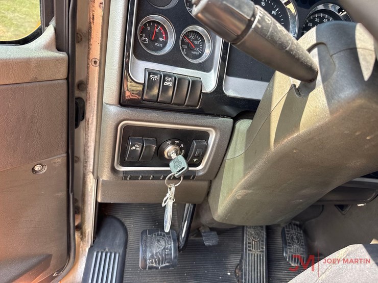 2013-kenworth-t660-image-32