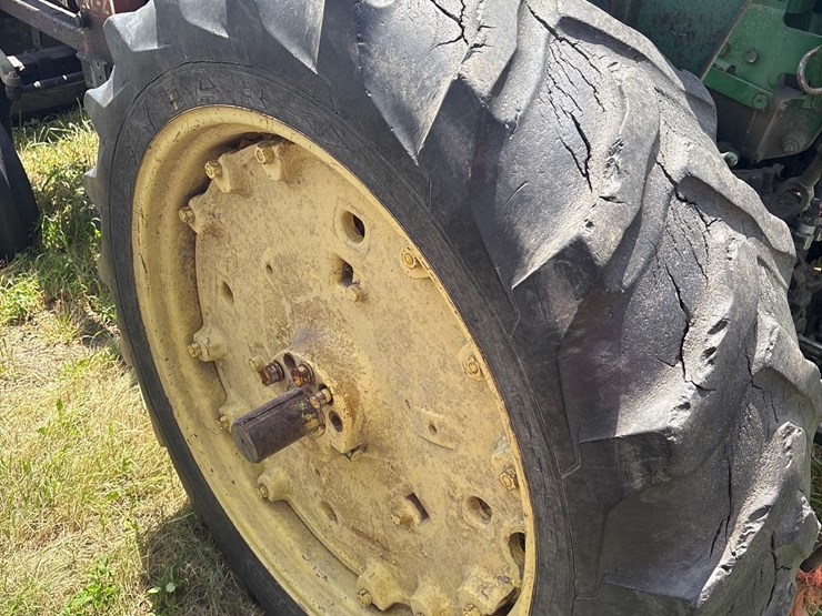 john-deere-3020-image-16